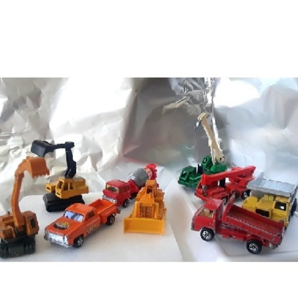 9 Piece of Antique Construction Vehicles - Picture 2 of 3